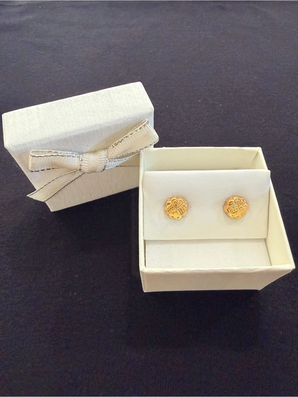 N/A elegant gold